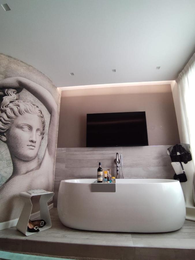 Deluxe Double Room with Bath,1182423058:JPEG