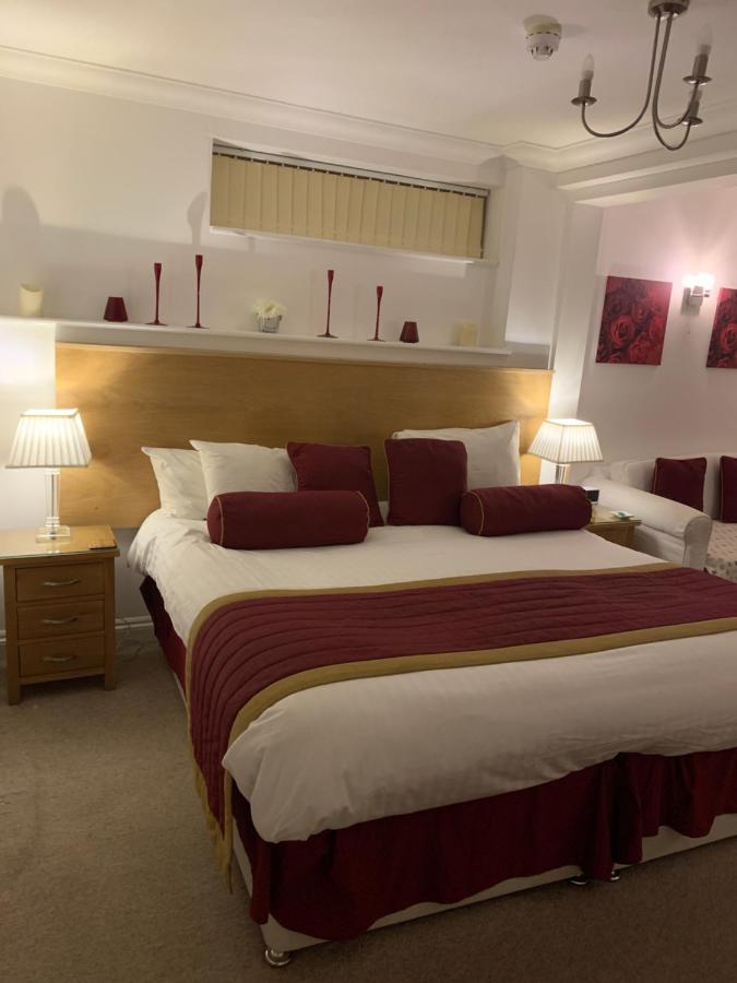 Family Room (2 Adults + 1 Child)