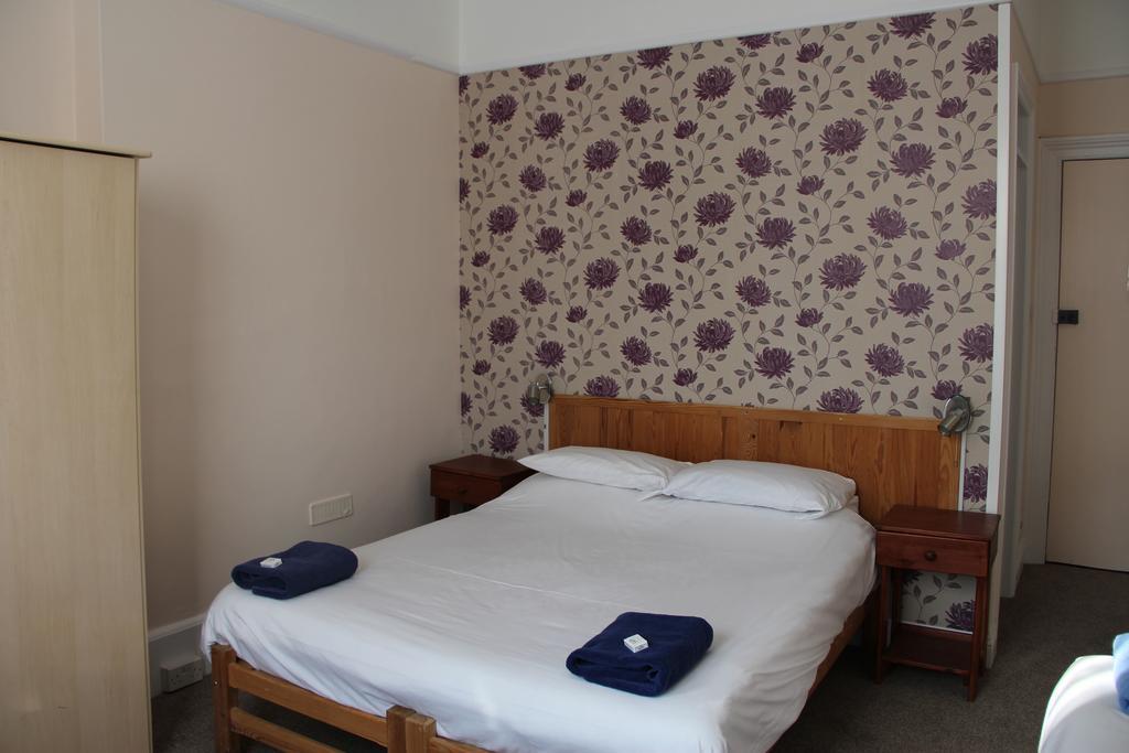 Family Room,216531470:JPEG