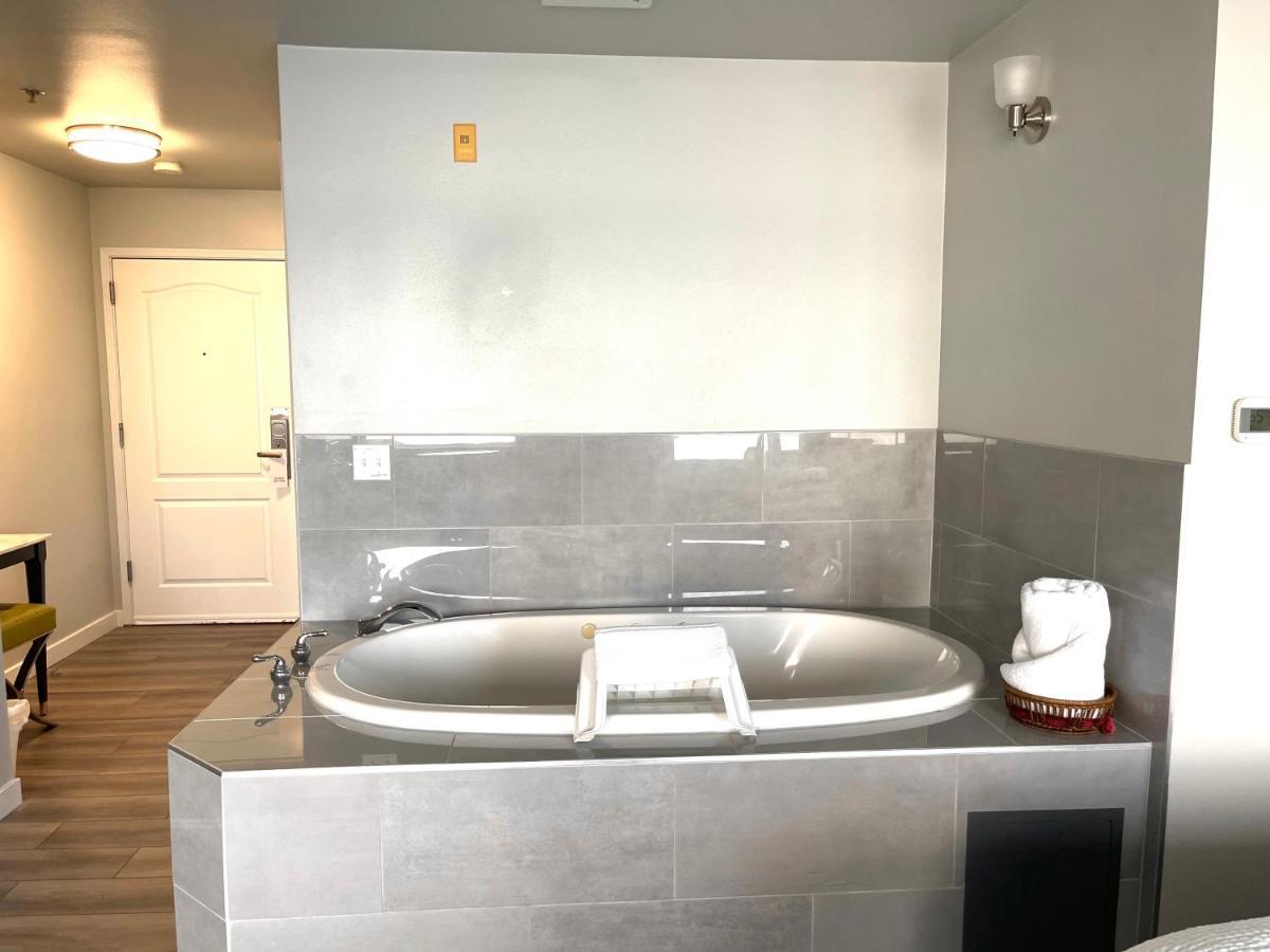 Premium Double King & Full Bed,1457815819:JPEG
