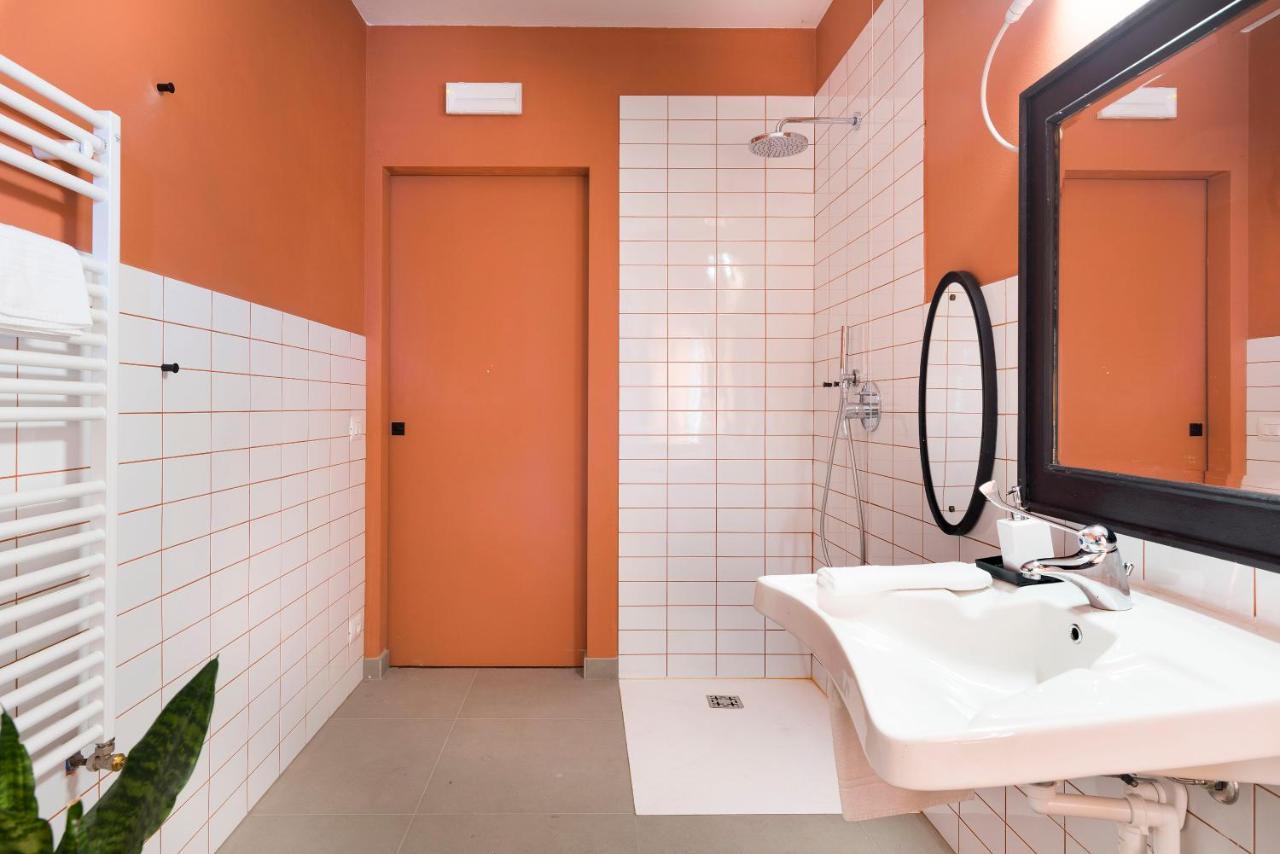 Twin Room Private External Bathroom