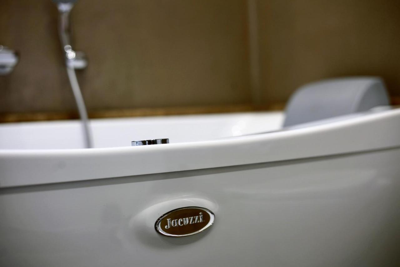 King Room with Spa Bath