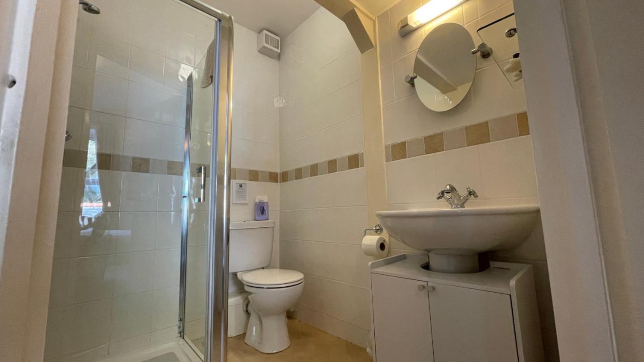 Double Room First Floor,1206082027:JPEG