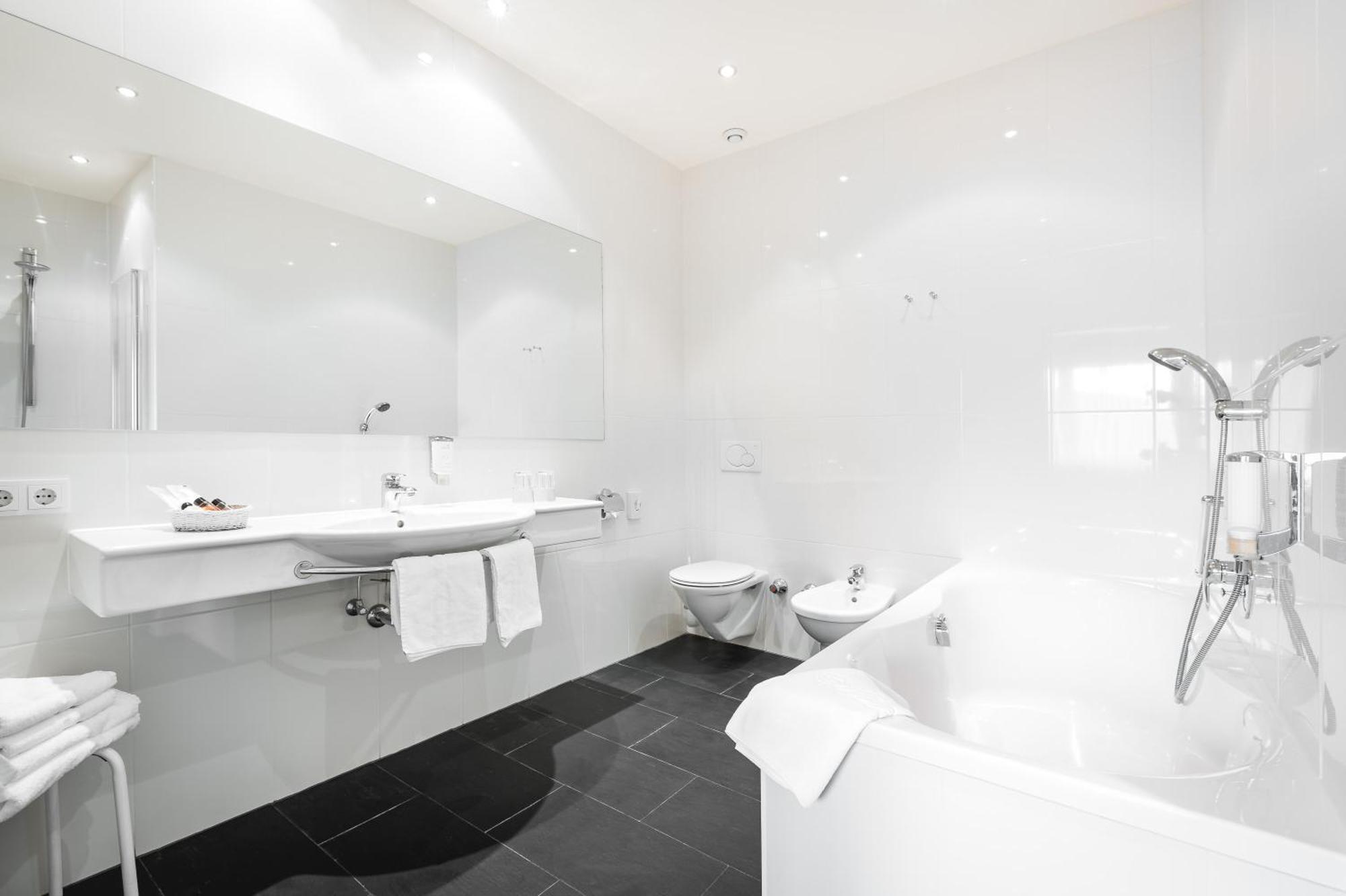 Family Suite (2 Bedrooms) with Balcony