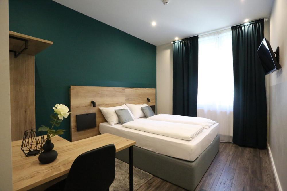 Double Room,1225982366:JPEG