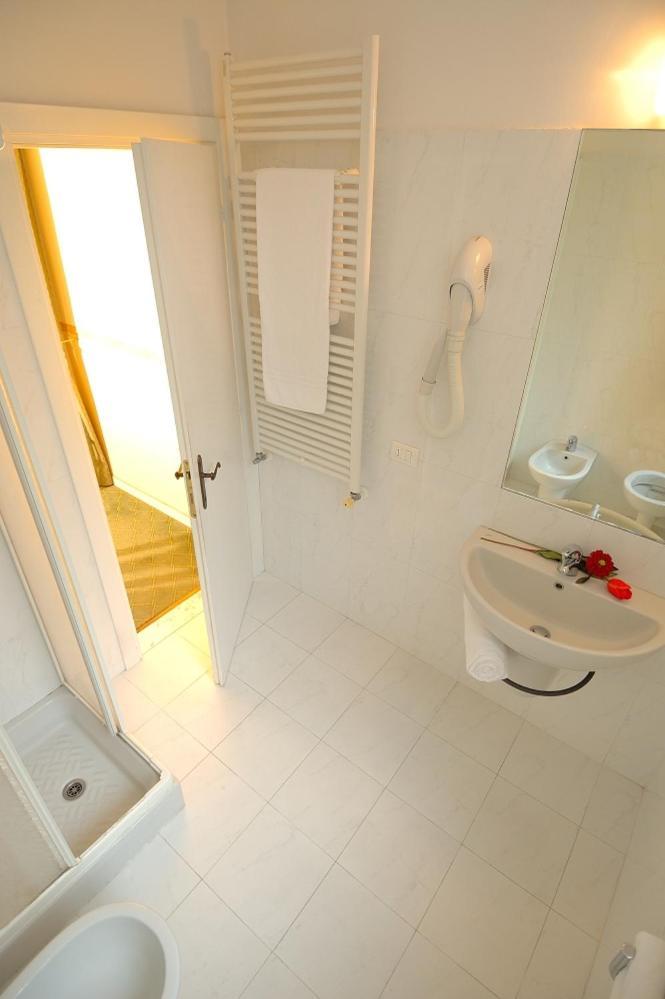 Quadruple Room Bathroom