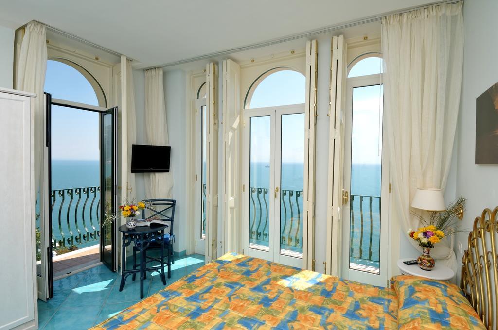 Double Room with Balcony and Sea View