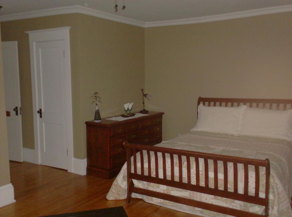 Queen Room with Bath