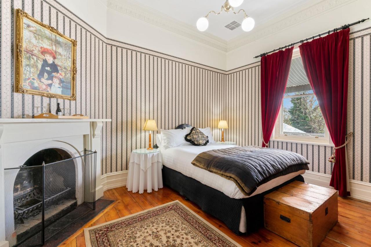 Deluxe Double Room - Black,1248235525:JPEG