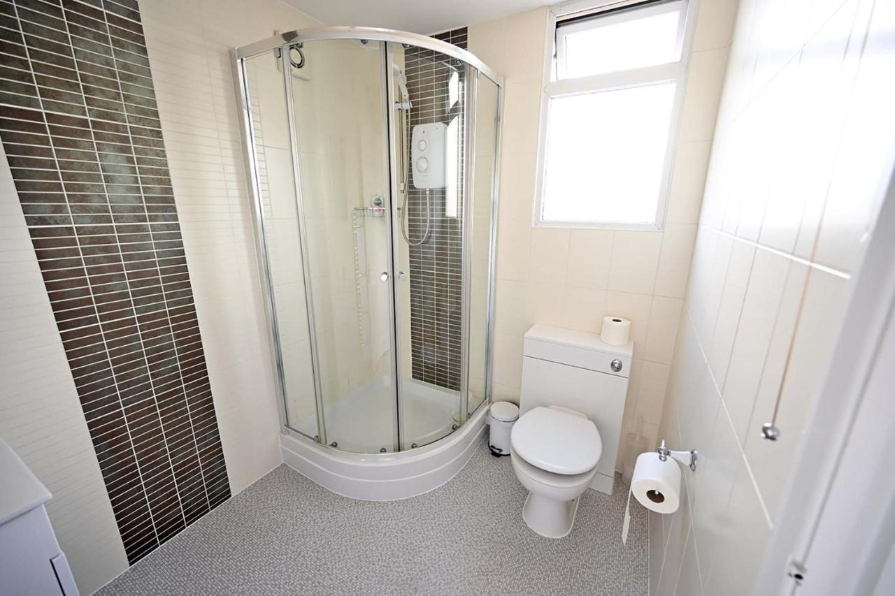 Family Room Shower,1250307331:JPEG