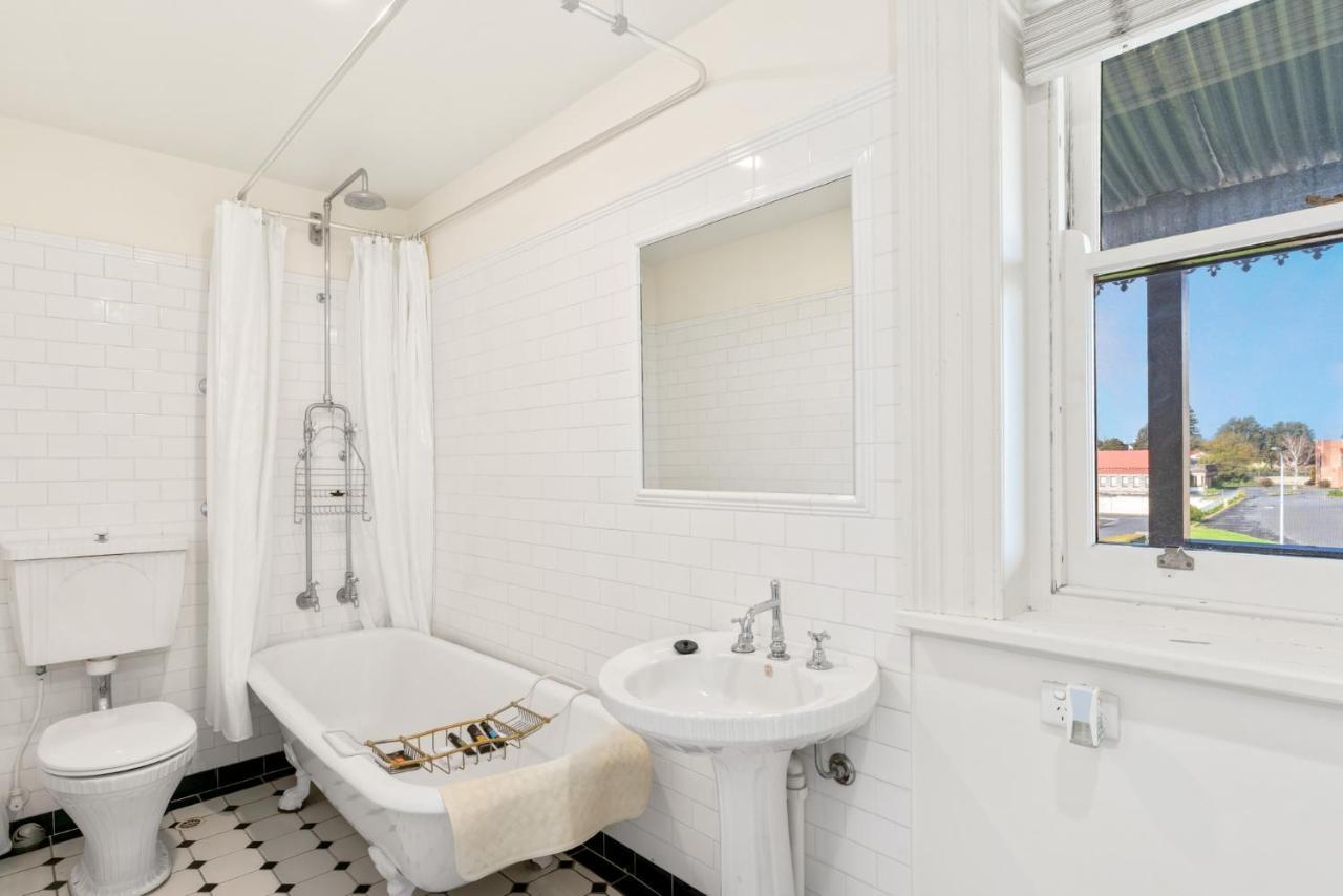 Deluxe Queen Room - White,1248235534:JPEG