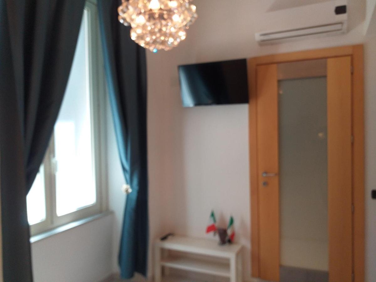 Deluxe Double Room Shower