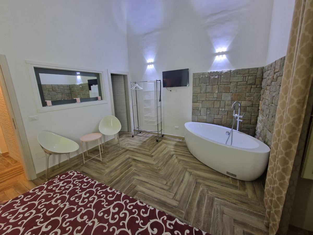 Deluxe Double Room Bath