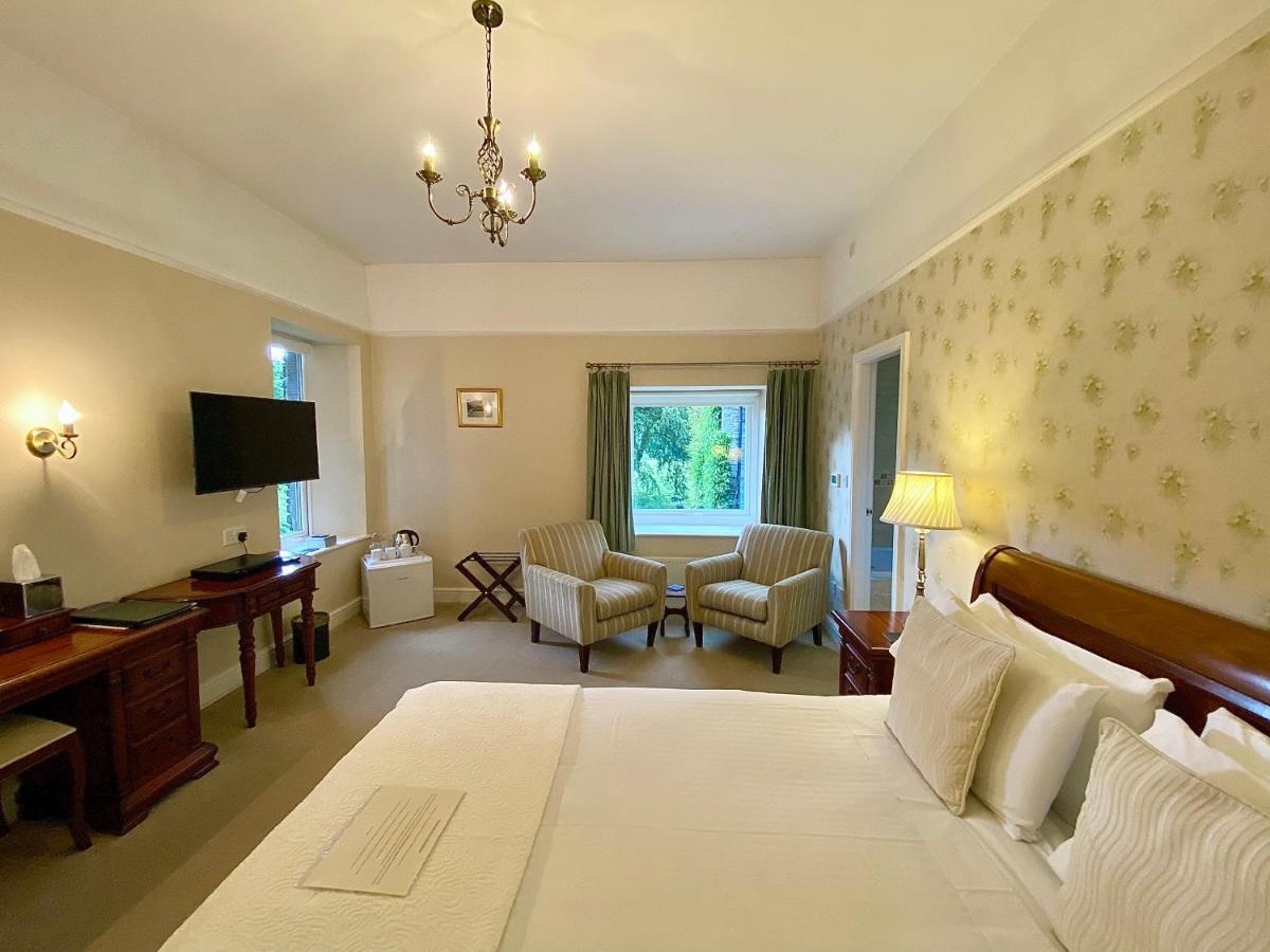Superior King with Bath/Shower Room 7