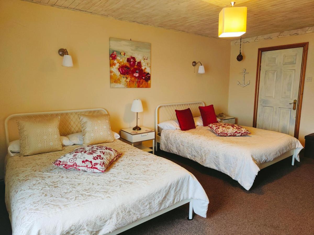 Family Room (4 Adults),1264398184:JPEG