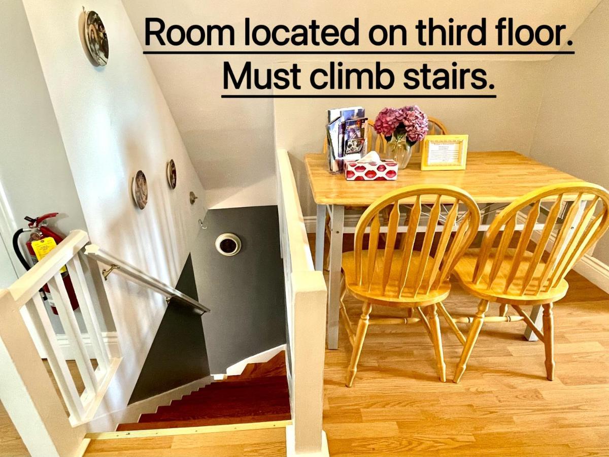 King Suite with Balcony,847221953:JPEG