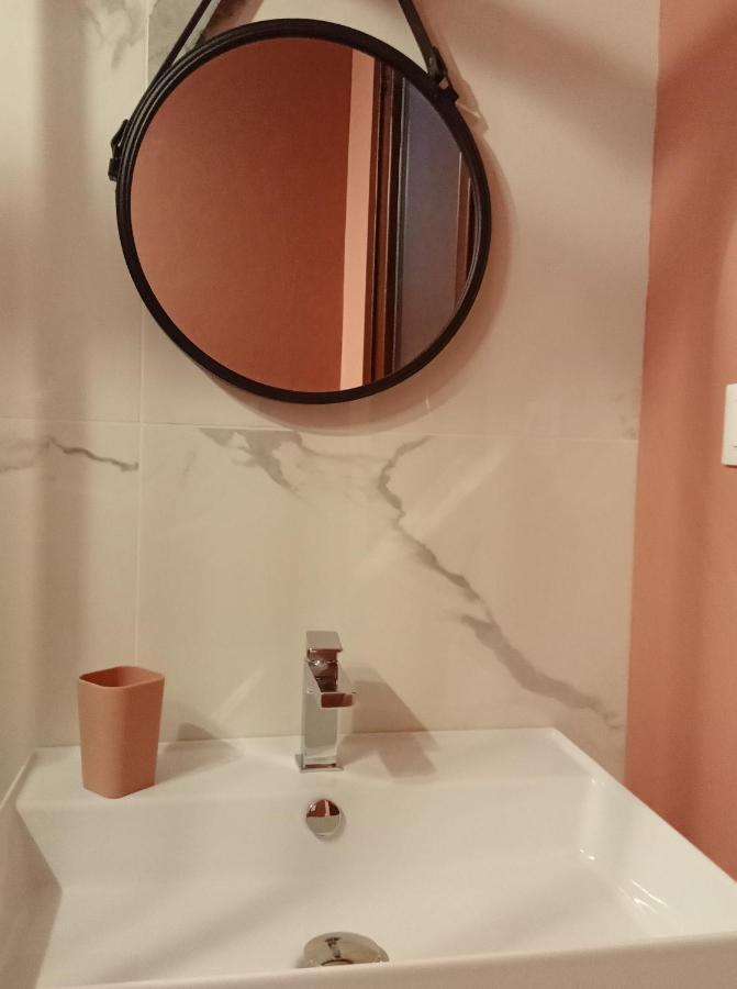 Large Double Room,1271928073:JPEG