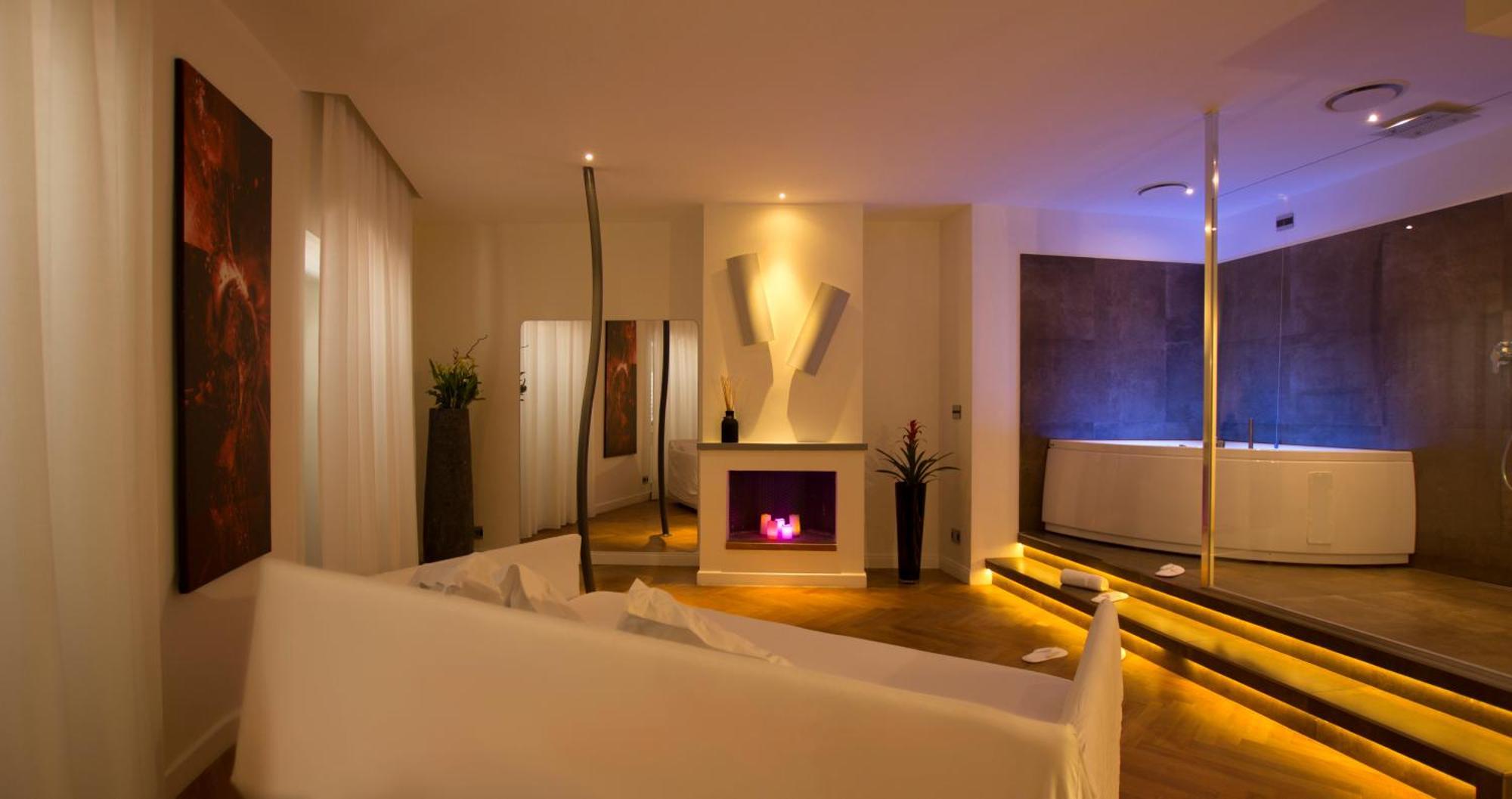 Royal Suite (2 Adults),1274712067:JPEG