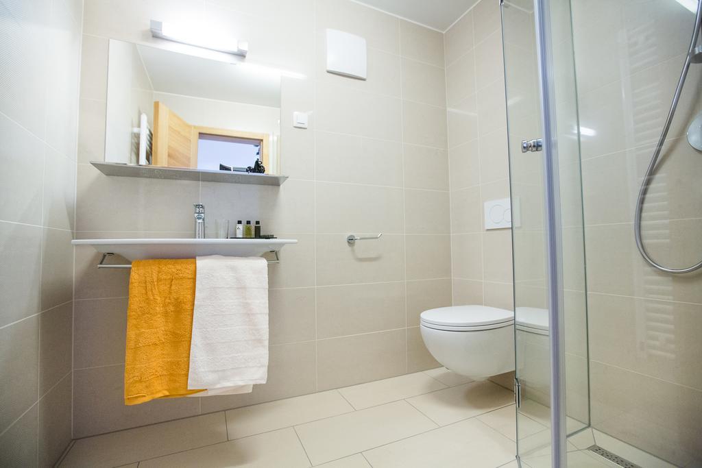 Double or Twin Room with Lake View