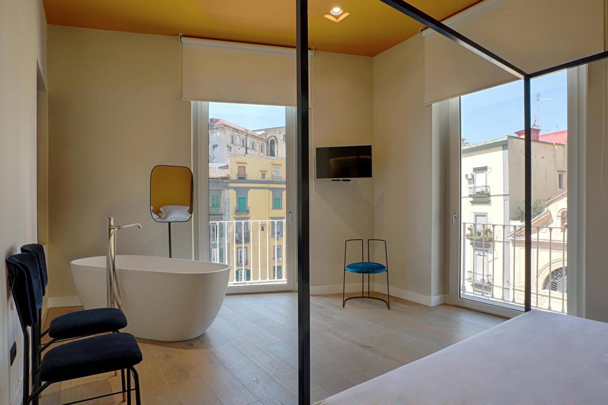 Deluxe Double Room Bath,1284209593:JPEG