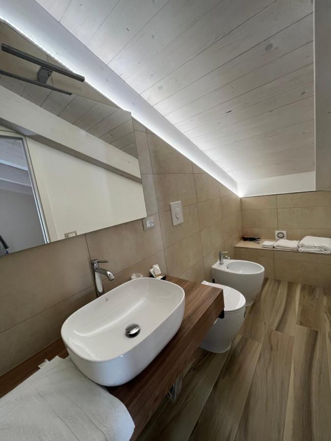 Deluxe Double Room with Balcony and Sea View,1290889111:JPEG