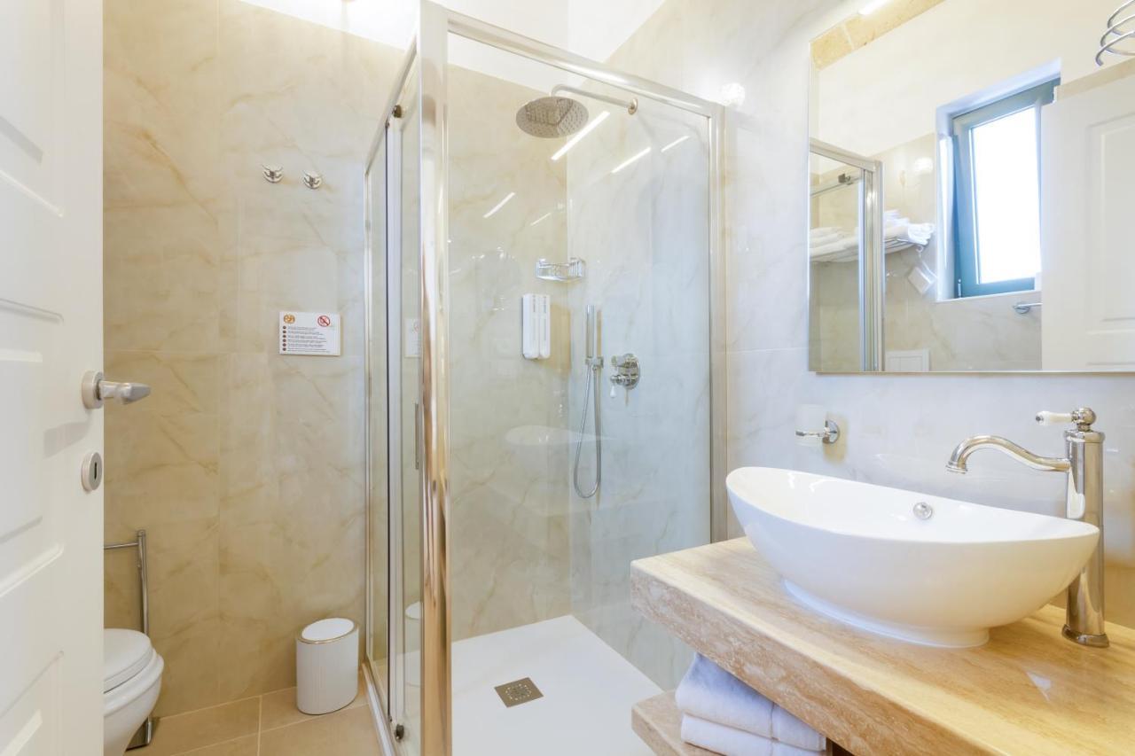 Deluxe Double or Twin Room Garden View