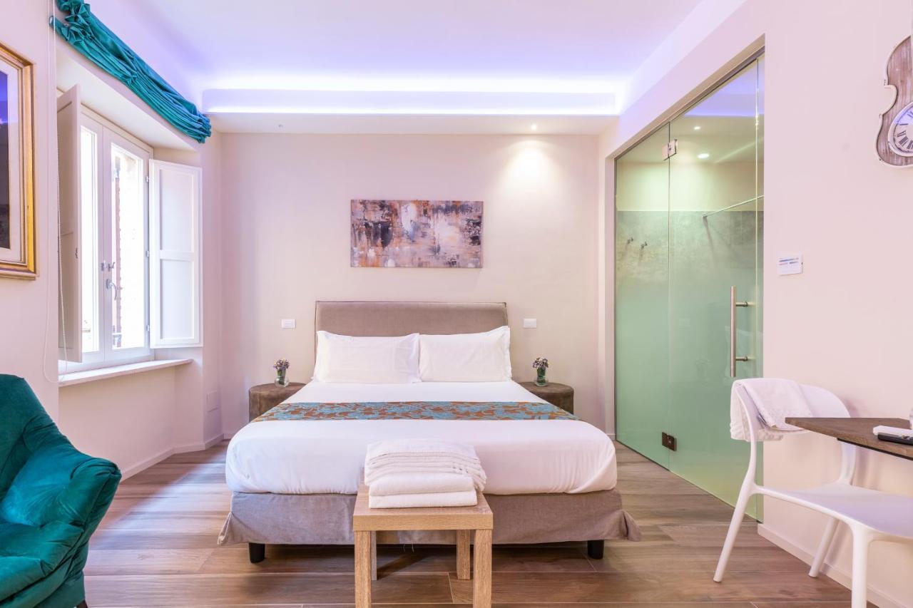Deluxe Double Room Shower