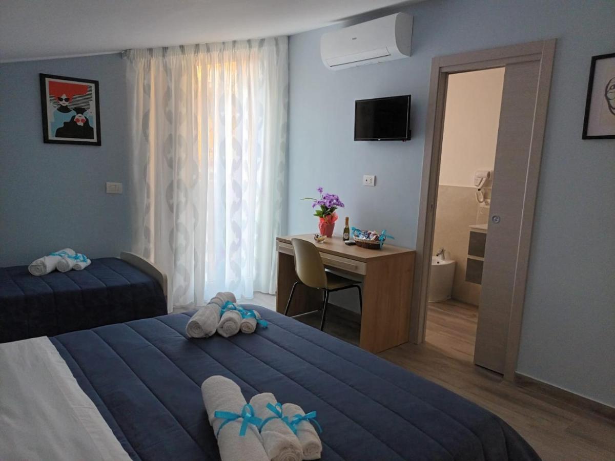 Deluxe Double Room,1296878878:JPEG