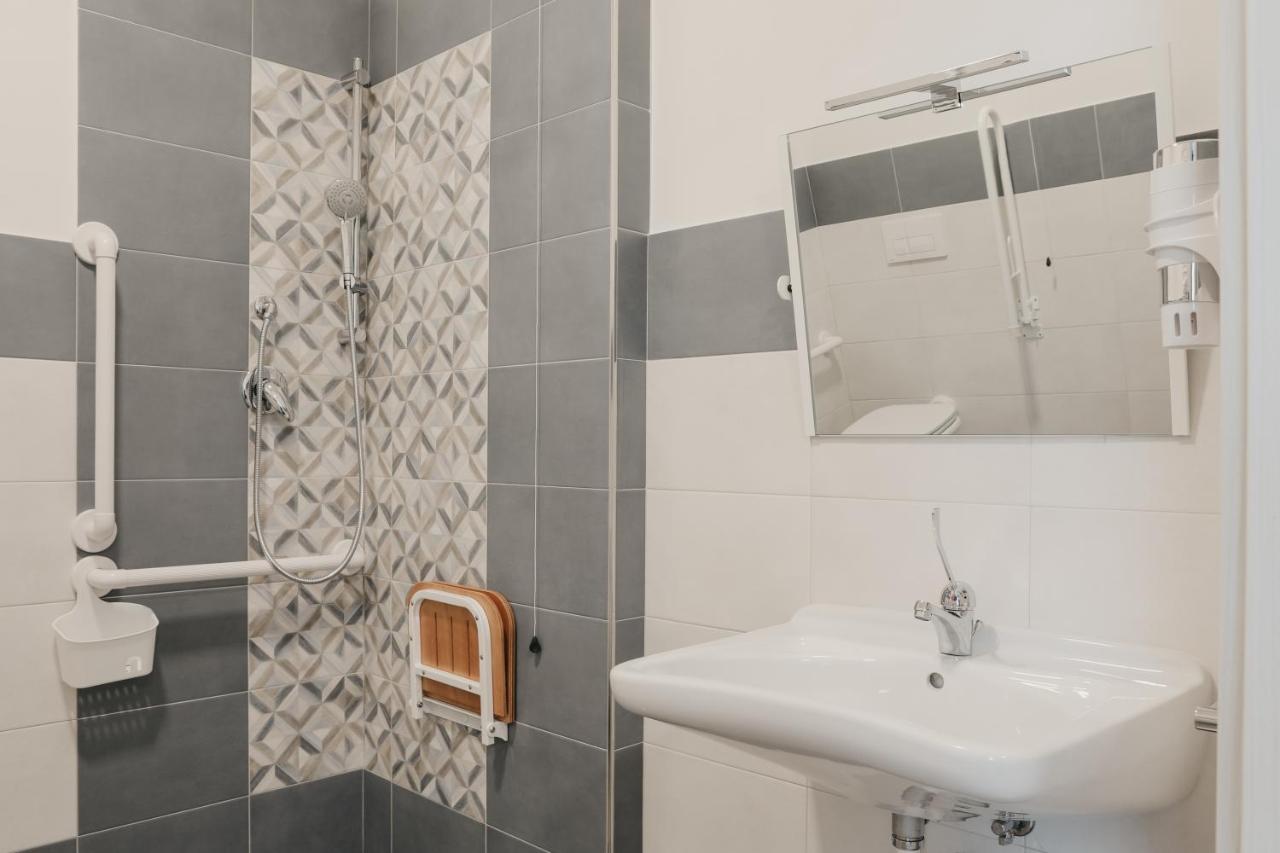 Camera King con Doccia con Accesso per Sedie a Rotelle - Accesso Disabili