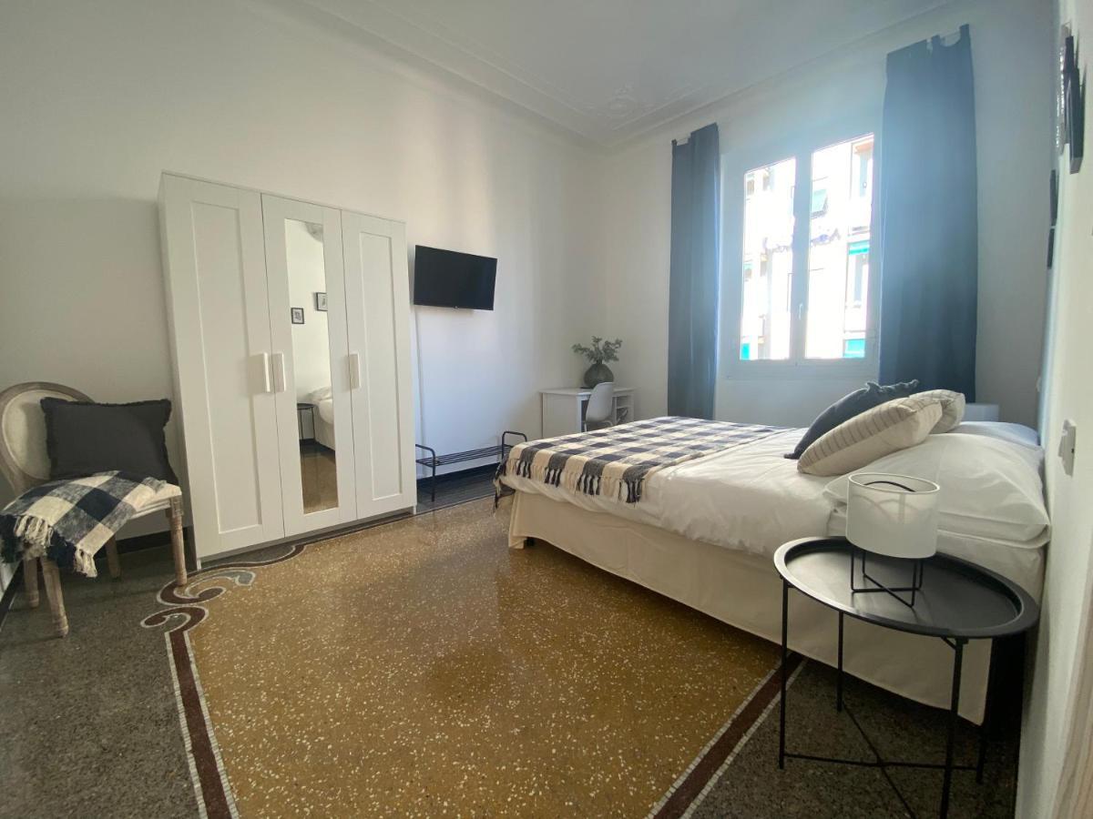 Camera Matrimoniale/Doppia con Letti Singoli con Bagno in Comune