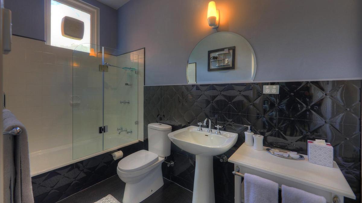 Superior Queen Room,1351847449:JPEG