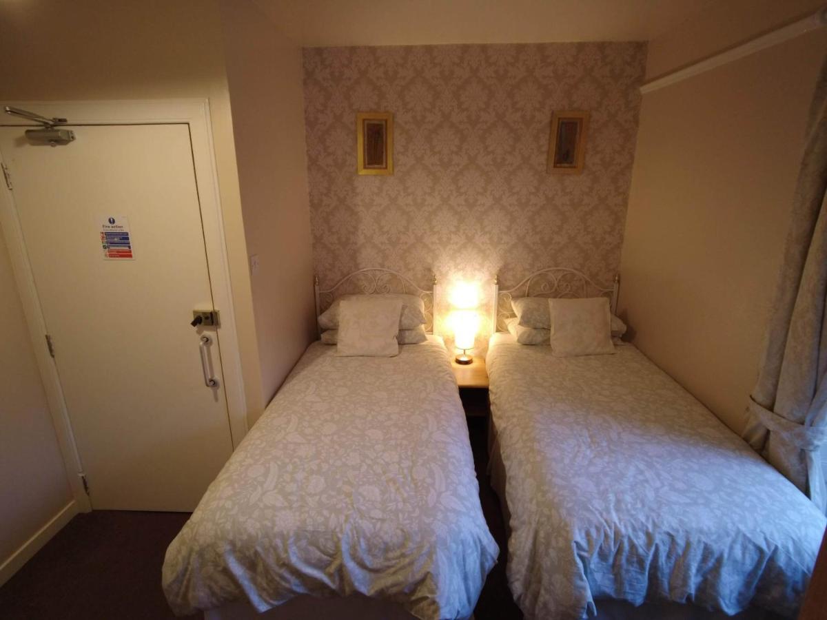 Twin Room Private Bathroom