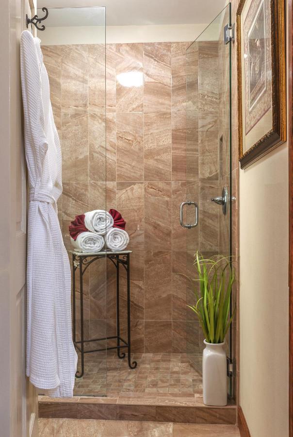 Superior King Suite