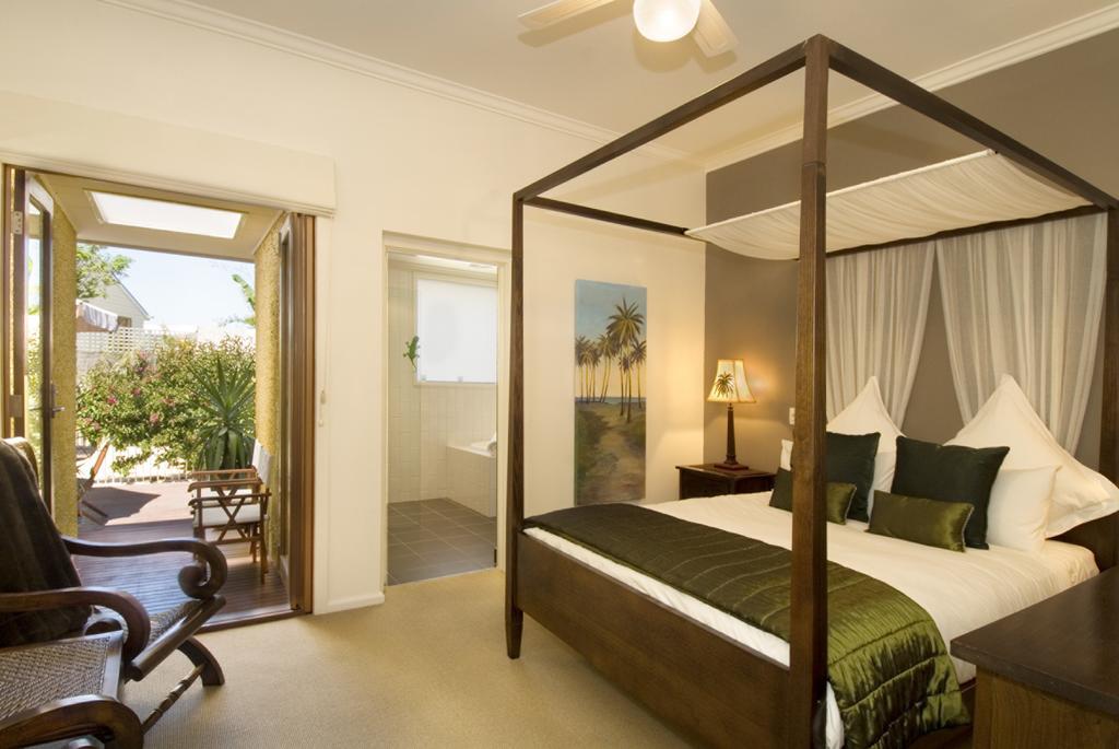 Deluxe Suite with Spa Bath
