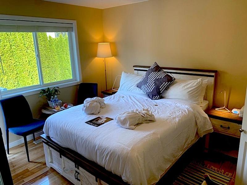 Queen Room with Shared Bathroom