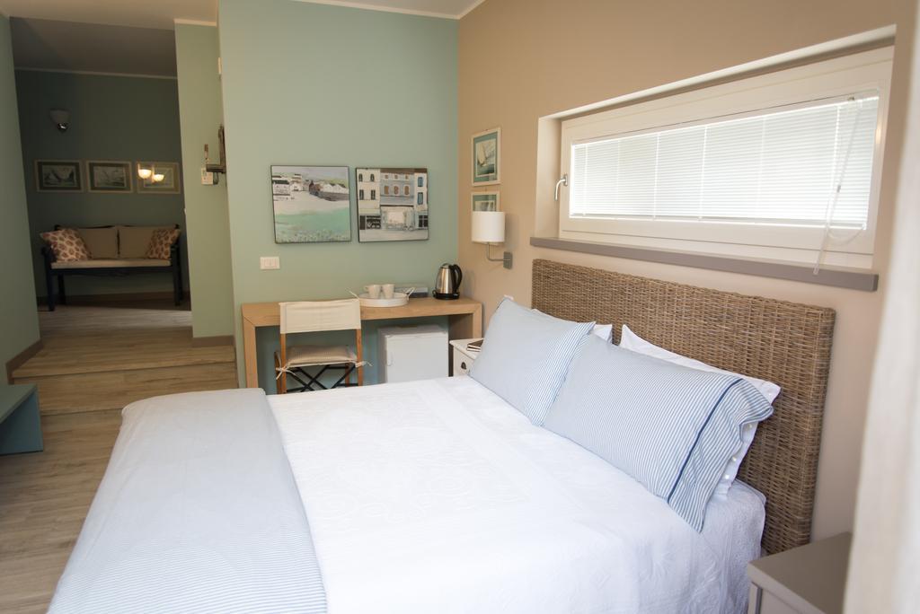 Large Double Room,136688706:JPEG