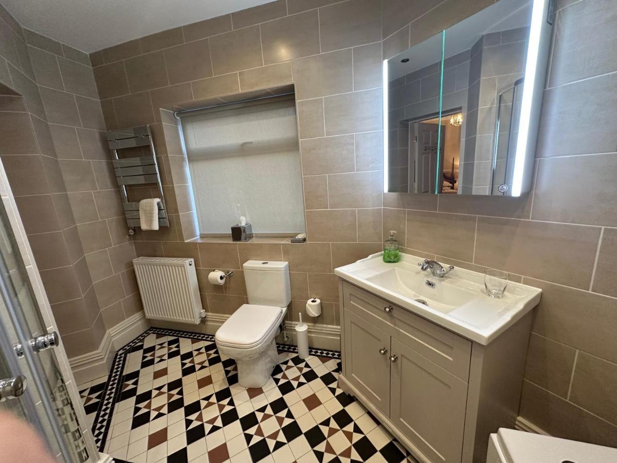 Super Deluxe Triple Room with Ensuite & Jacuzzi Bath