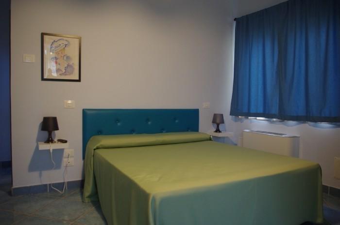 Small Double Room,136760730:JPEG