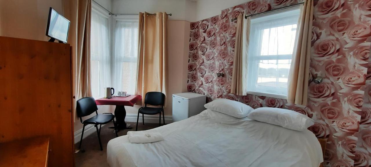 Double Room,1373919251:JPEG