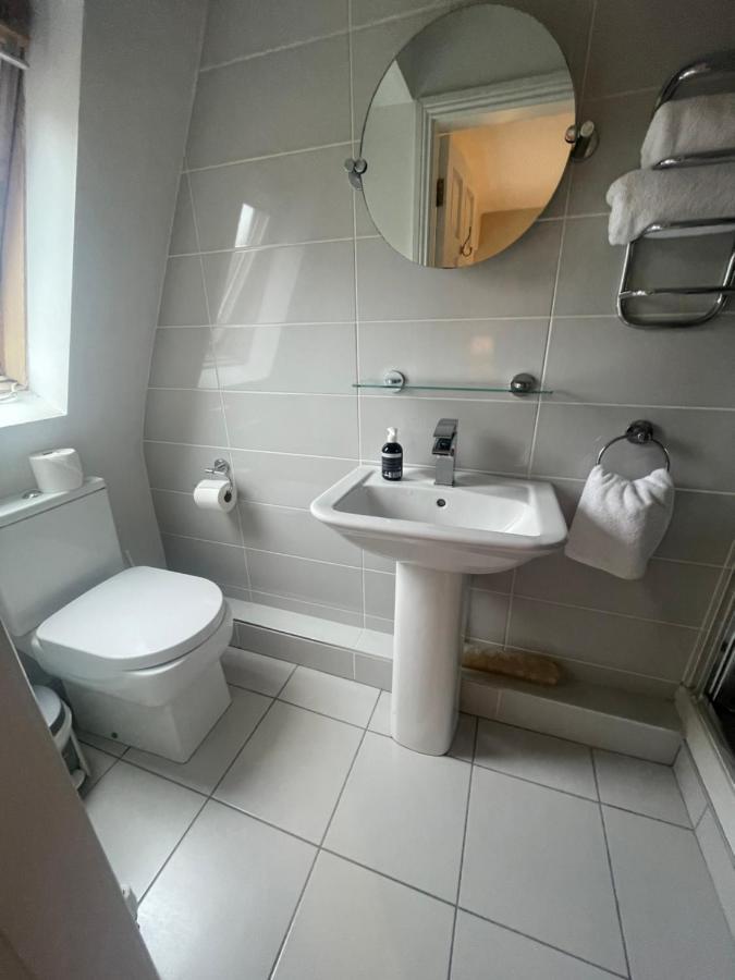 Deluxe Double Room Shower,1375454087:JPEG
