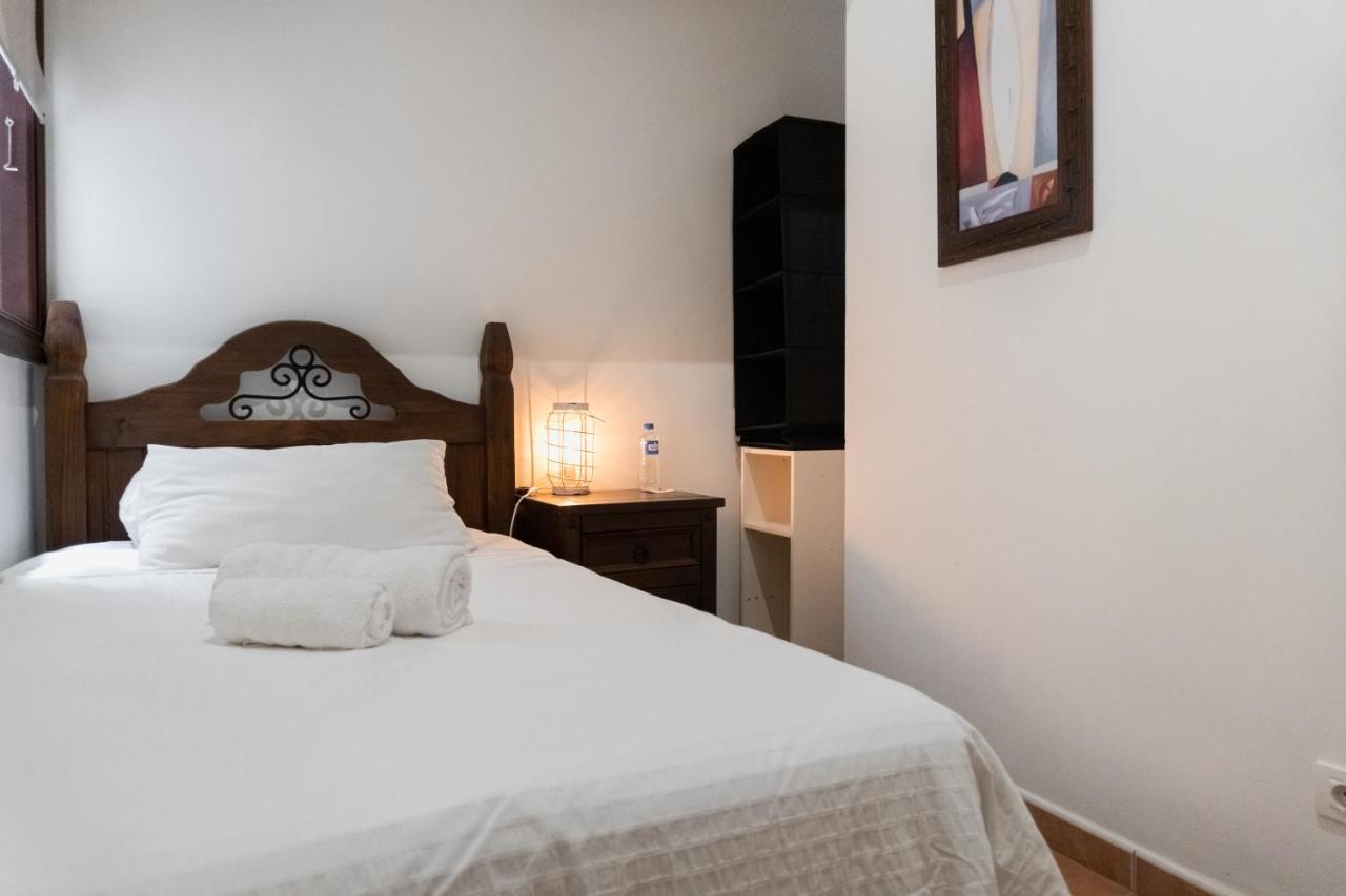 Single Room with Shared Bathroom