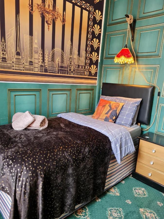 Single Room,1588102757:JPEG