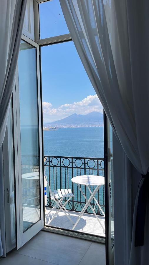 Camera Matrimoniale con Balcone e Vista Mare