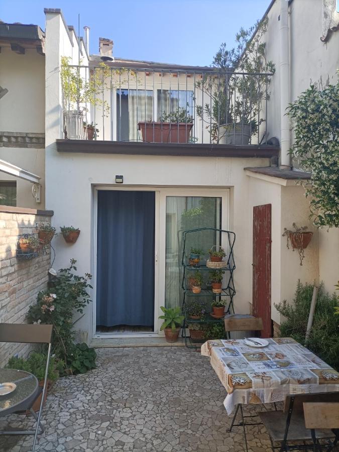 Camera Familiare con Vista Giardino
