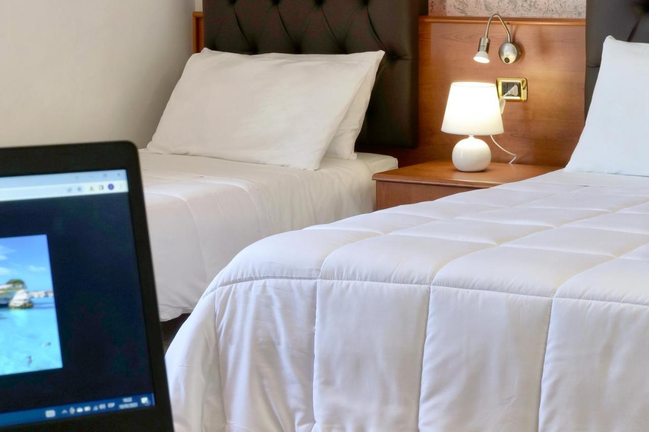 Double or Twin Room Sea View