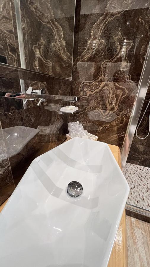 Deluxe Double Room Bath