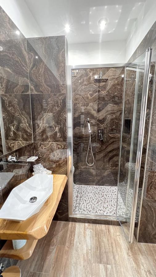 Deluxe Double Room Bath
