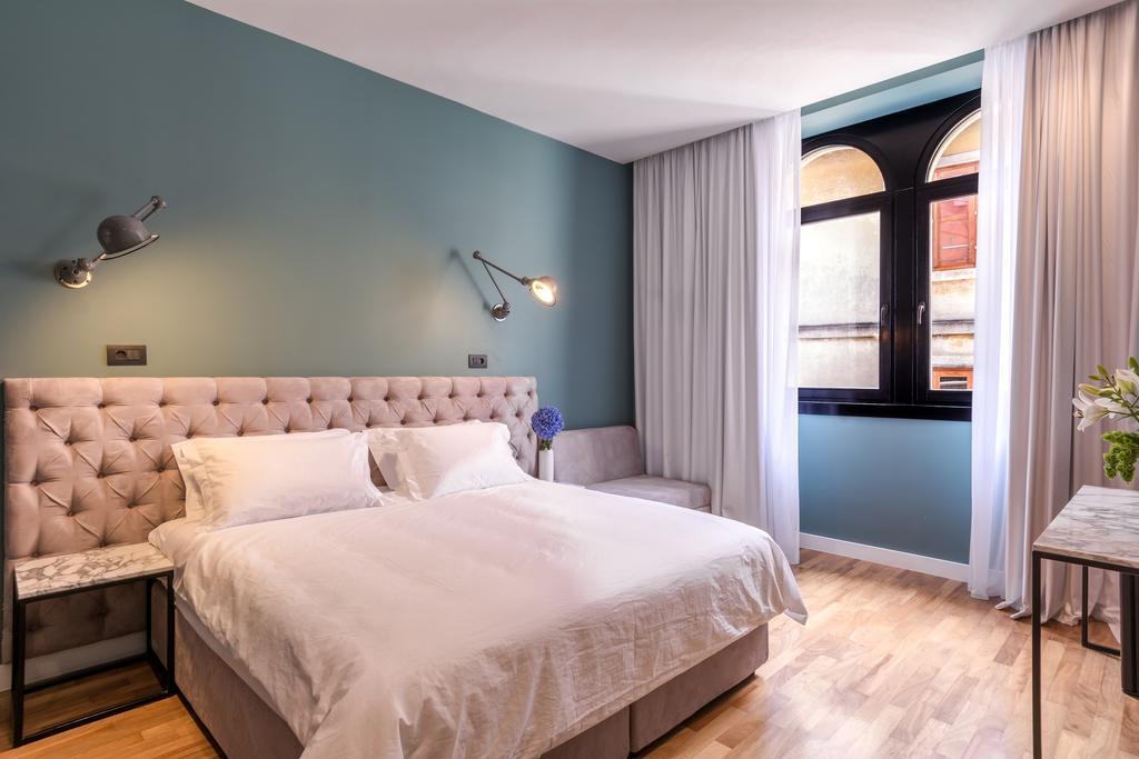Deluxe Double or Twin Room with City View