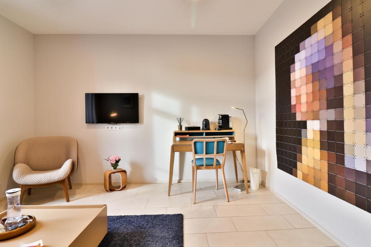 Queen Suite with Sofa Bed