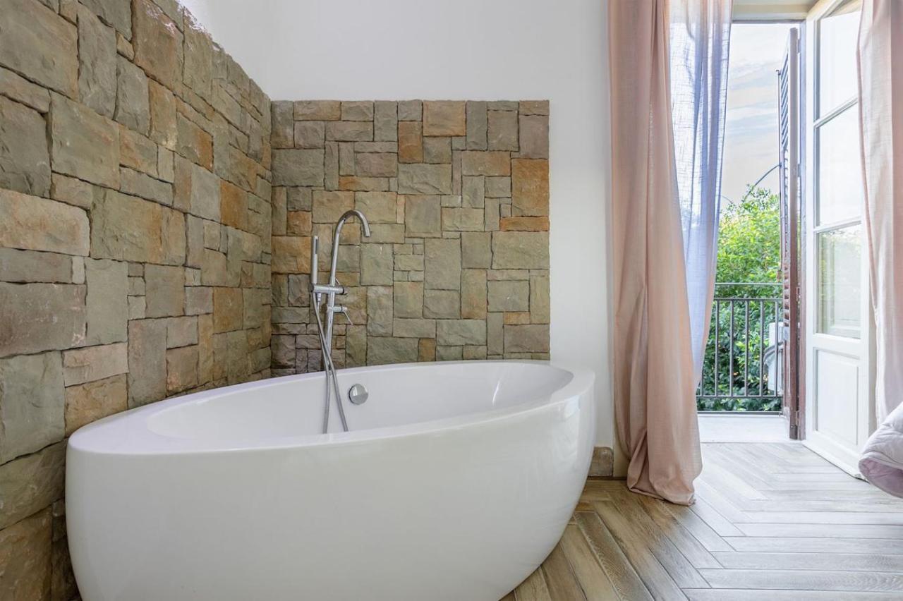 Deluxe Double Room Bath